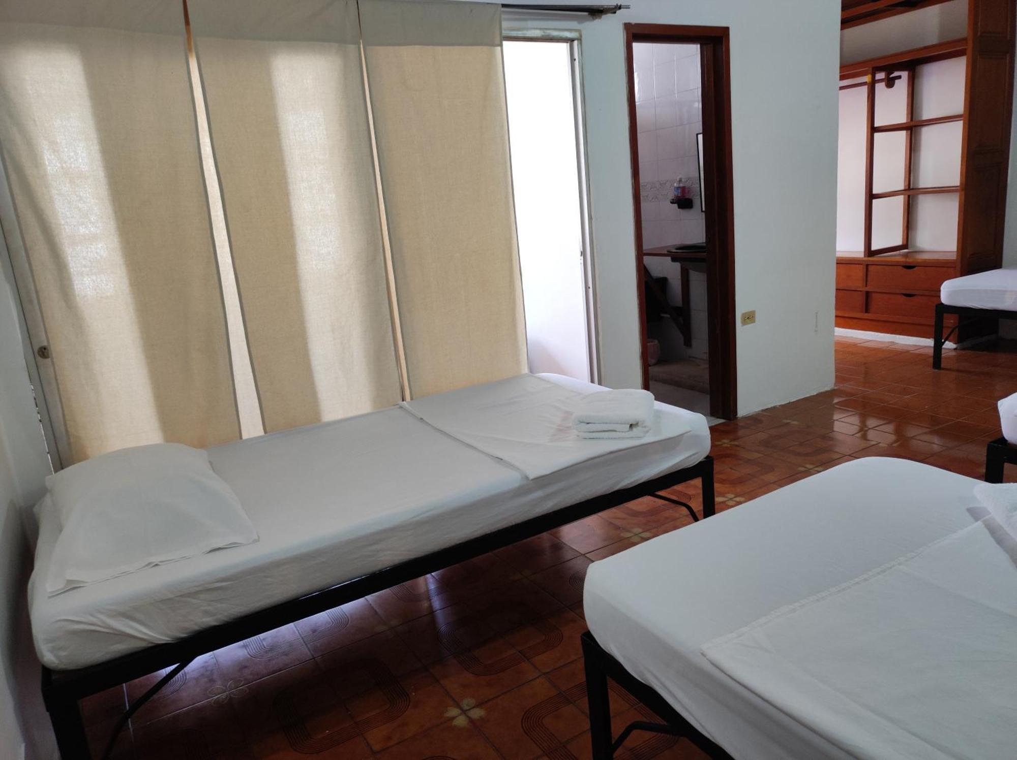 Leticias Guest House מראה חיצוני תמונה