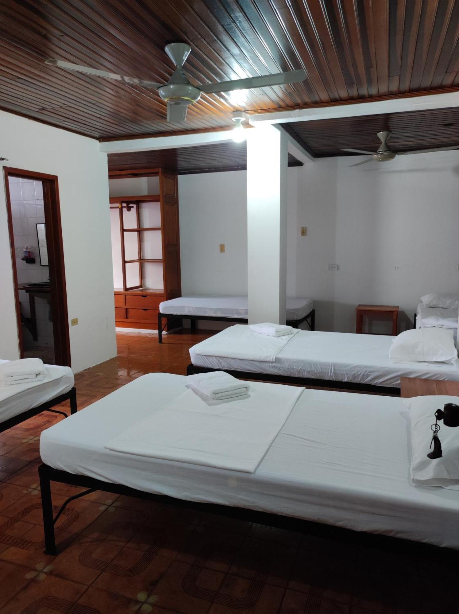 Leticias Guest House מראה חיצוני תמונה